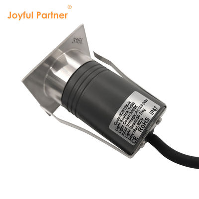 Luminárias de piso em recessos subterrâneos