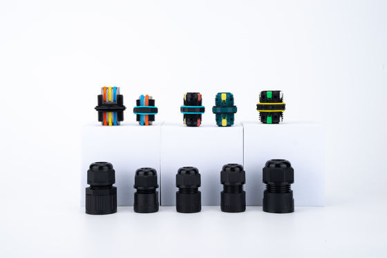 Conector de cabo de arame 32A 250VAC IP68 Impermeável Conector de duas vias 6-12mm DIA